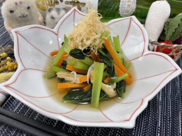 【レシピ】和食の定番！出汁があふれる本当に美味しい「小松菜の煮浸し」の作り方